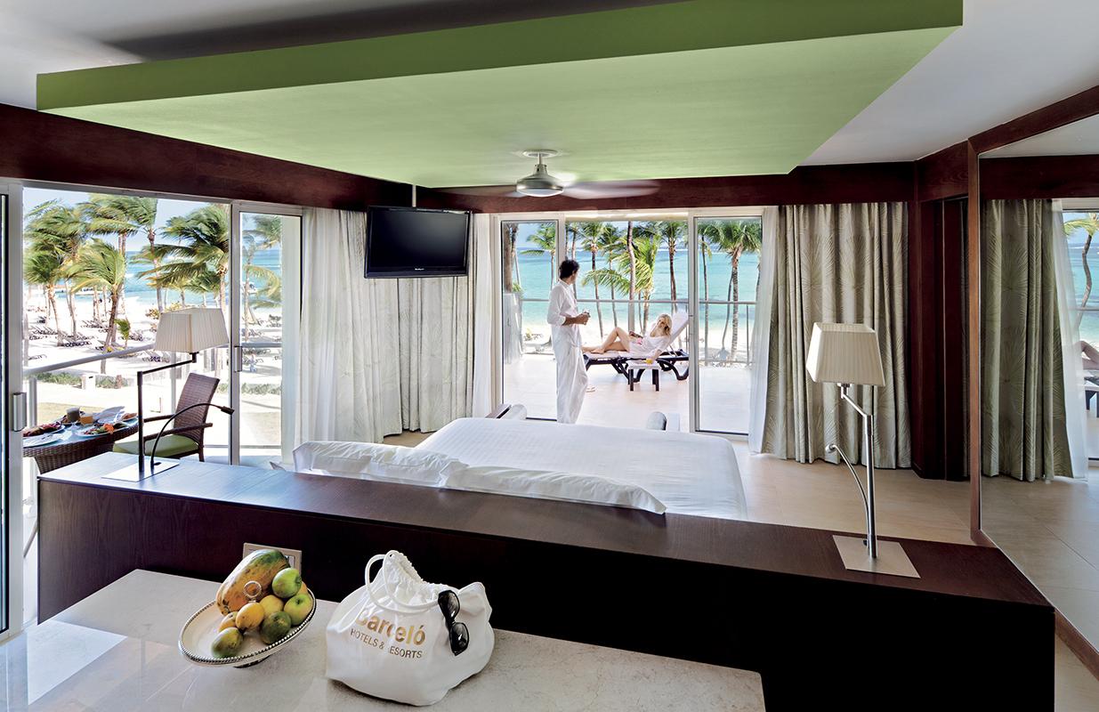 Barcel B varo Palace Deluxe Hotel - Hospitality Case Bavaro 01