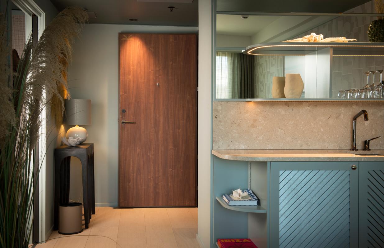Hotel Riviera door